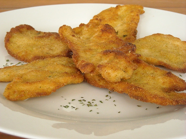 Pechugas empanadas al queso