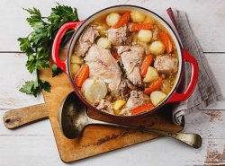  Conejo Guisado con Papas y Zanahorias