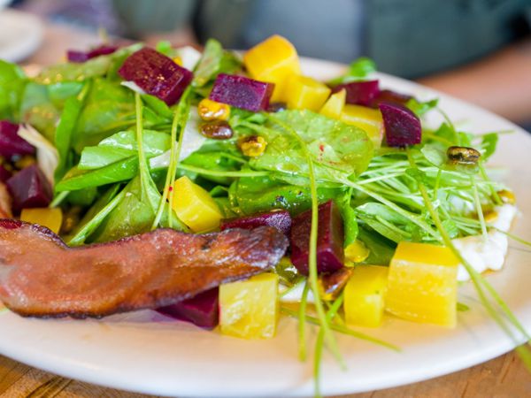 Ensalada salvaje de espinacas