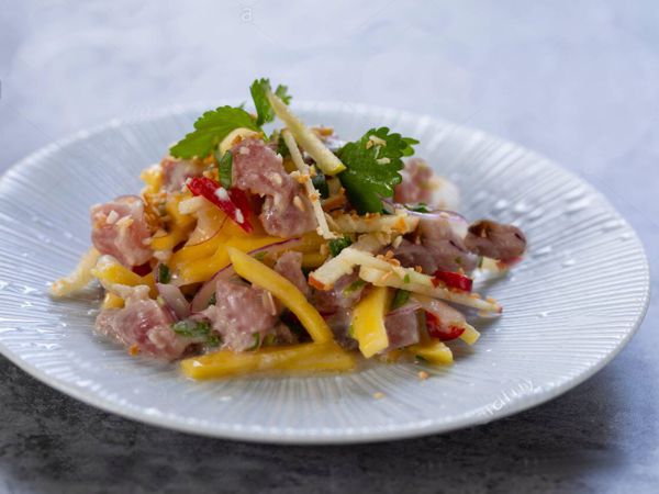 Ensalada de mango con atún