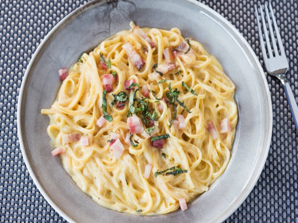 Pasta carbonara (con nata y sin nata)