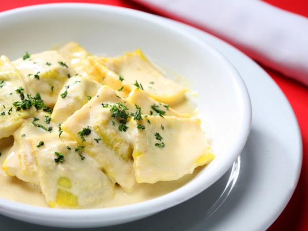 Pasta fresca con salsa de quesos