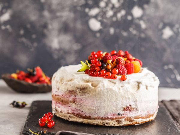 Tarta de coco y frutos rojos