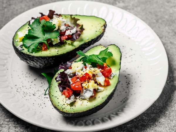 Aguacates con esparragos y hongos a la vinagreta